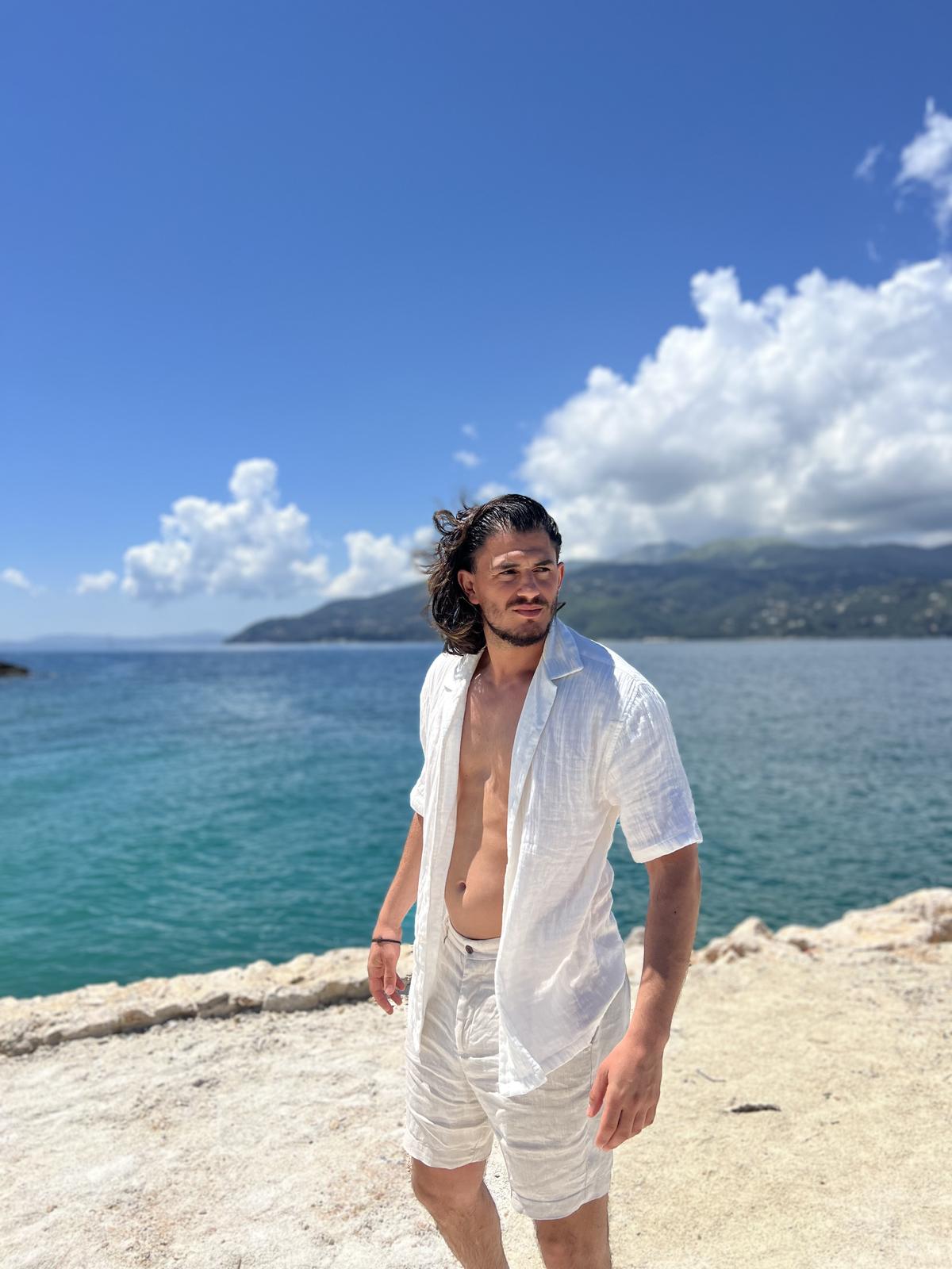 Rémy au bord de la mer